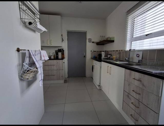 4 BEDROOM HOUSE FOR SALE IN LAMPIESBAAI